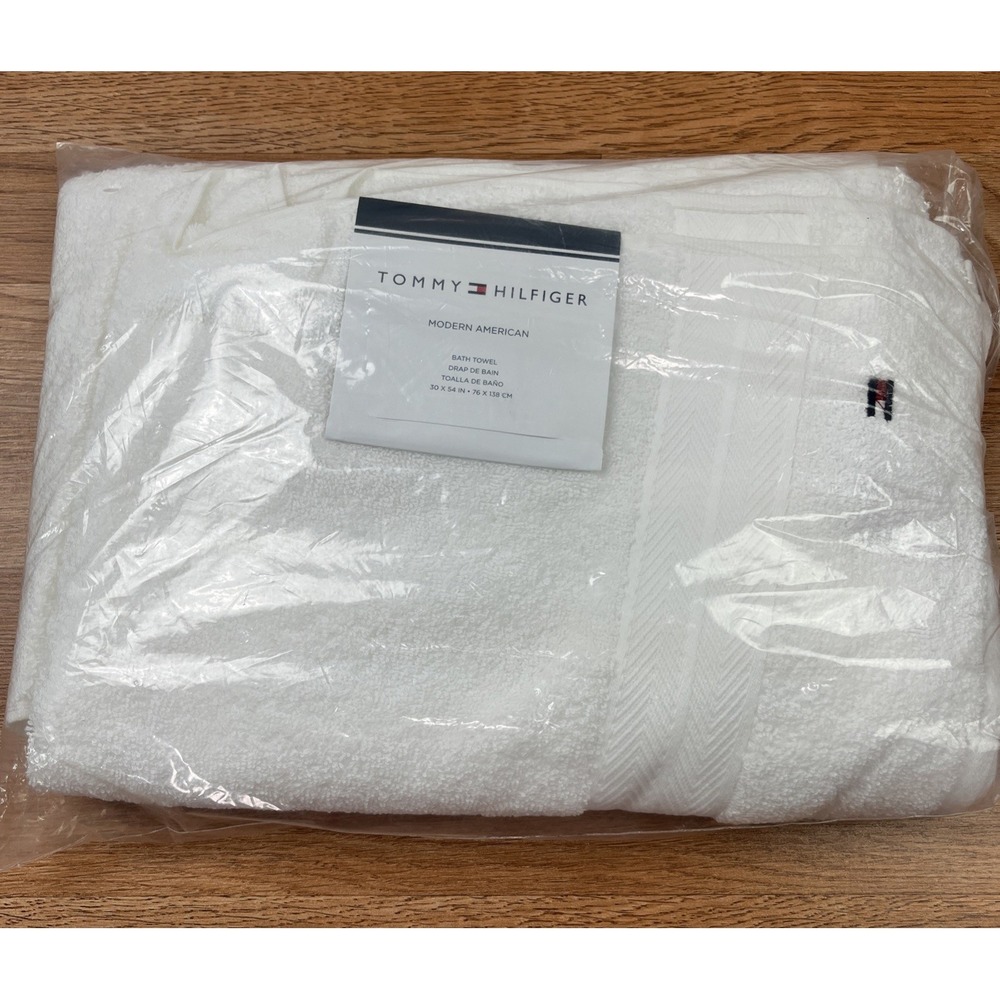 Tommy Hilfiger Solid Modern American Bath Towel, Bright White 30" x 54" NEW